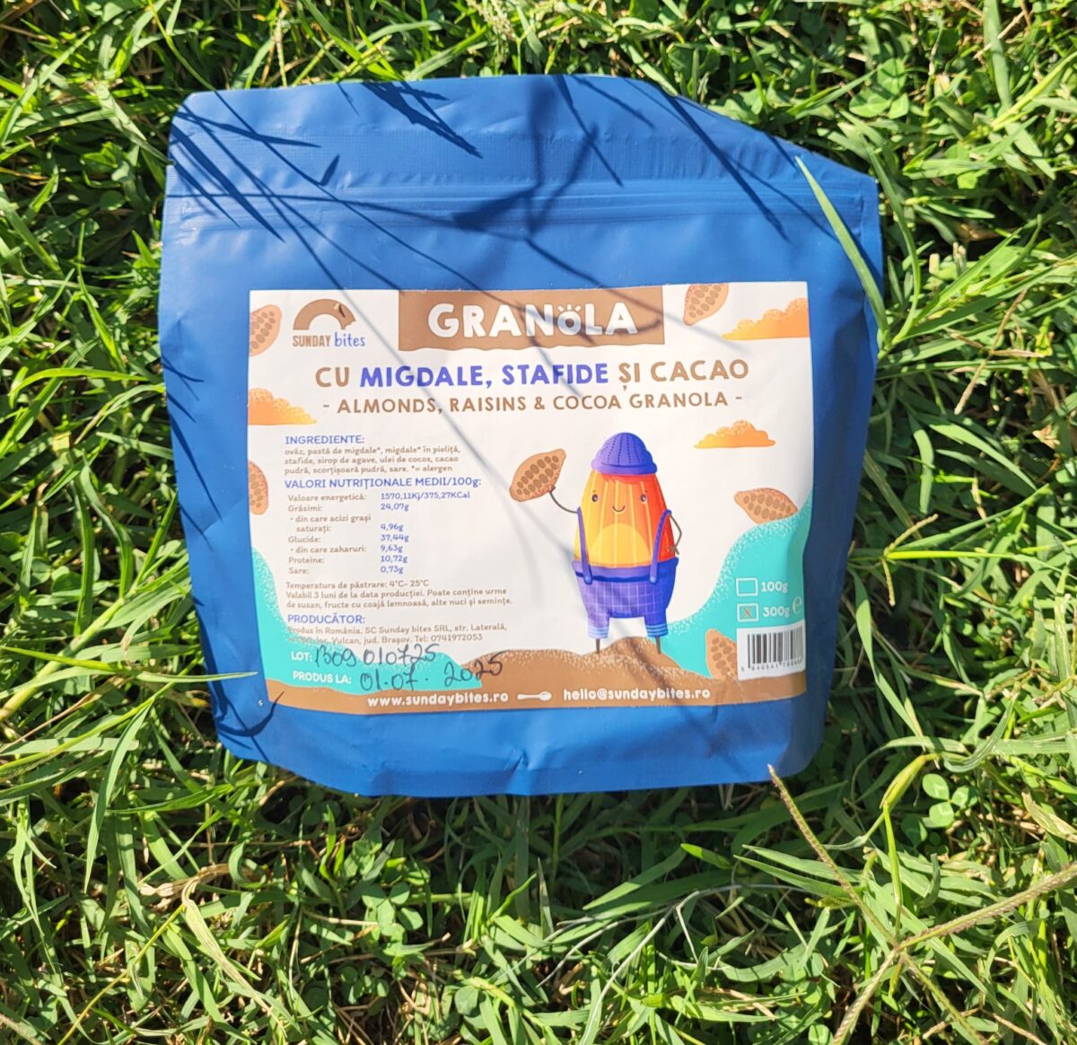 Granola cu Migdale, Stafide și Cacao de la Sunday Bites